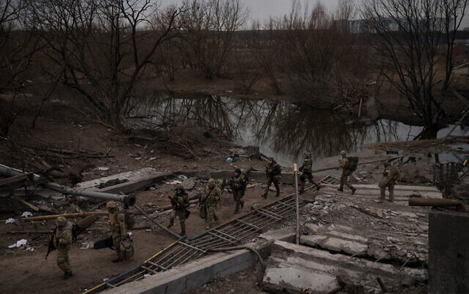 Khủng hoảng Ukraine: Nga siết chặt vòng vây ở Kiev, cảnh báo Mỹ - Ảnh 1.