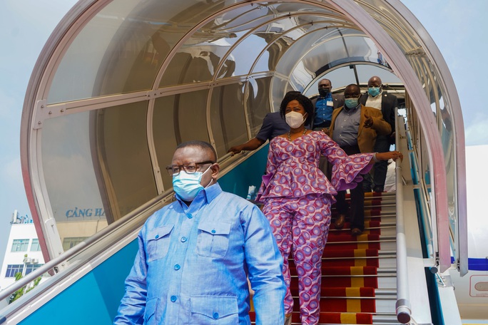 Tổng thống Sierra Leone và phu nhân đến thăm TP HCM - Ảnh 3.
