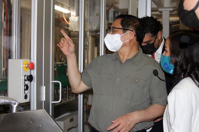 Chùm ảnh: Thủ tướng Phạm Minh Chính tham quan nhà máy sản xuất tã trẻ em tại KCN Becamex Bình Phước - Ảnh 6.