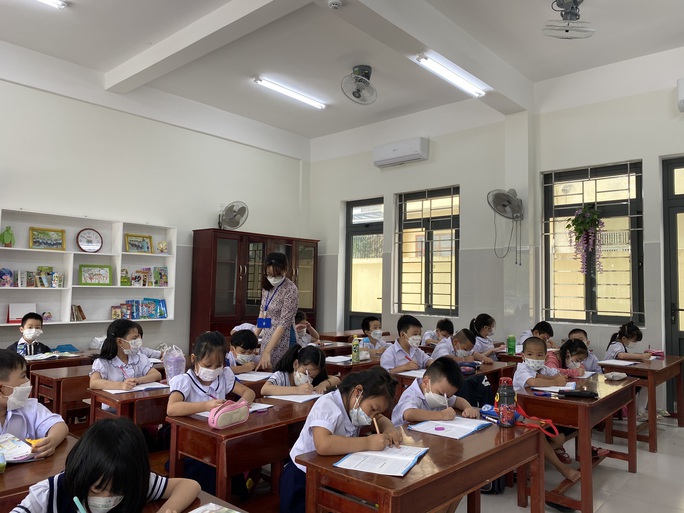 Đà Nẵng: Nhiều giáo viên mòn mỏi đợi xếp lương mới - Ảnh 1.