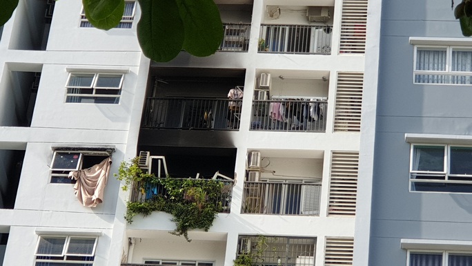 Cháy chung cư ở quận Tân Phú - TP HCM, 2 người tử vong - Ảnh 1.