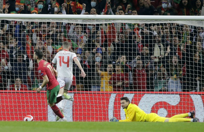 Bruno Fernandes tỏa sáng, Bồ Đào Nha giật vé vàng World Cup - Ảnh 3.