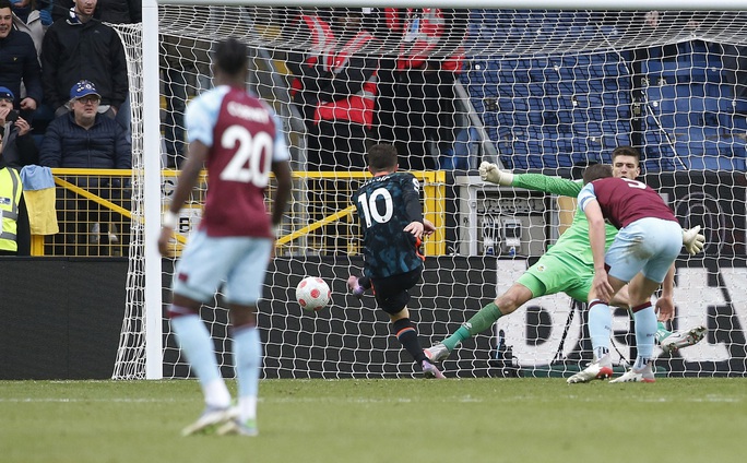 8 phút bùng nổ, Chelsea gieo rắc nỗi kinh hoàng ở Turf Moor - Ảnh 6.