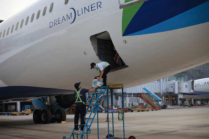Thêm  chuyến bay sẵn sàng đưa công dân Việt Nam tại Ukraine về nước - Ảnh 2.