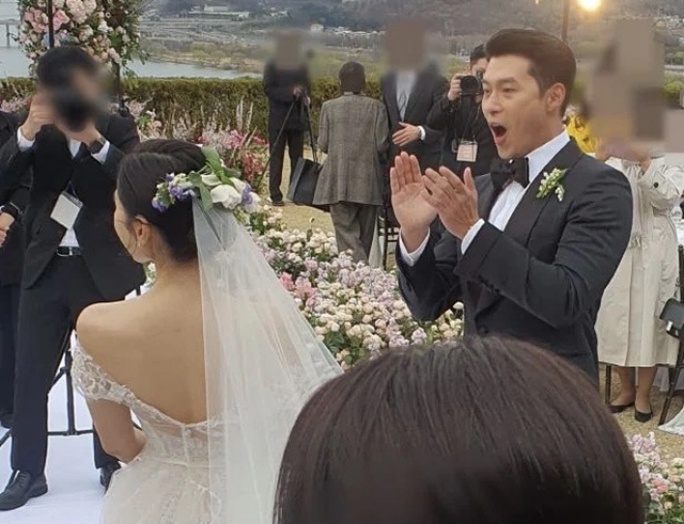 Lộ khoảnh khắc Hyun Bin và Son Ye-jin hôn nhau nồng nàn - Ảnh 16.