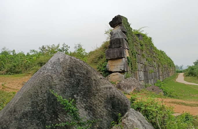 Kỳ bí tòa thành đá hơn 600 năm tuổi ở xứ Thanh - Ảnh 10.