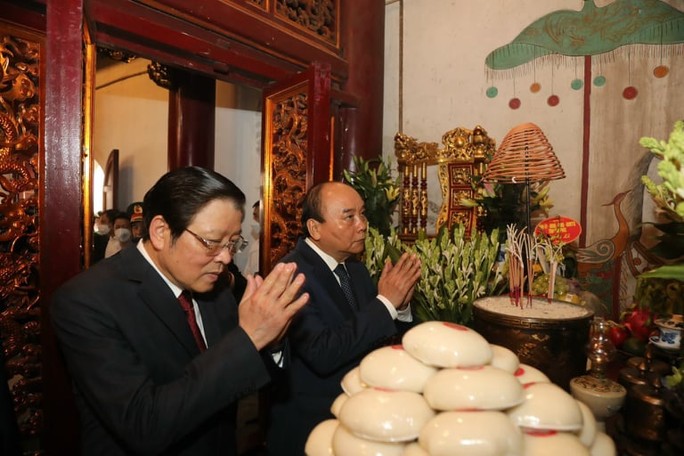 CLIP: Chủ tịch nước Nguyễn Xuân Phúc dâng hương tại Đền Hùng ngày Giỗ Tổ Hùng Vương - Ảnh 15.
