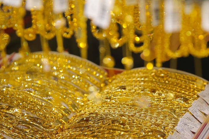 Giá vàng hôm nay 28-11: Vàng miếng SJC cao hơn vàng nhẫn trên 13 triệu đồng - Ảnh 1.