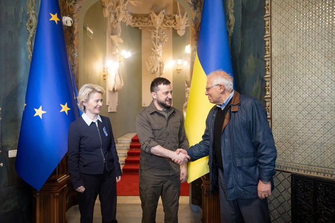 EU nâng tổng mức viện trợ quân sự cho Ukraine lên 1,63 tỉ USD - Ảnh 1.