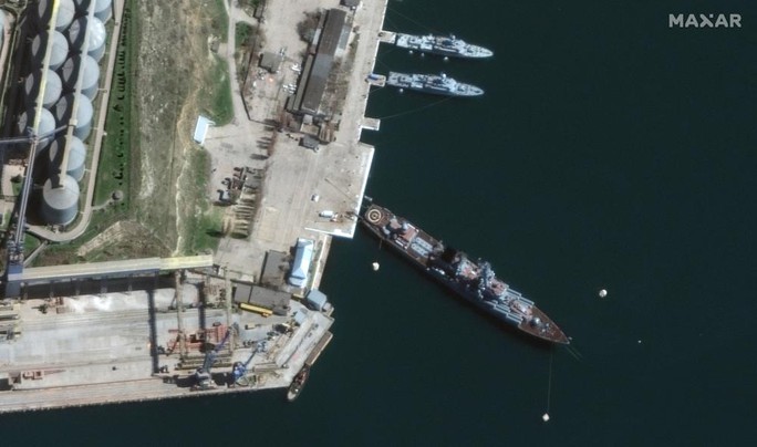 Ukraine tuyên bố bắn chìm tàu chiến Moskva, Nga nói chỉ bị hỏa hoạn - Ảnh 1.