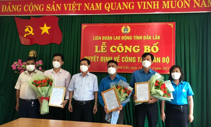Liên đoàn Lao động tỉnh Đắk Lắk điều động, bố trí công tác nhiều cán bộ - Ảnh 1.