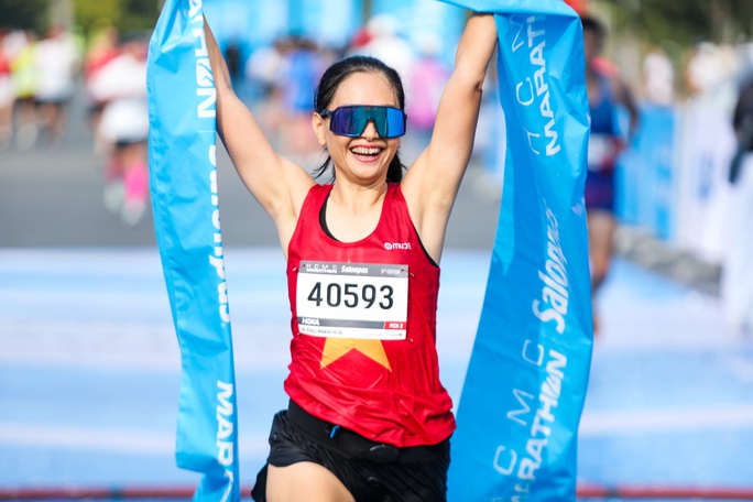 Huy chương mạ vàng cho nhà vô địch HCMC Marathon 2022 - Ảnh 10.
