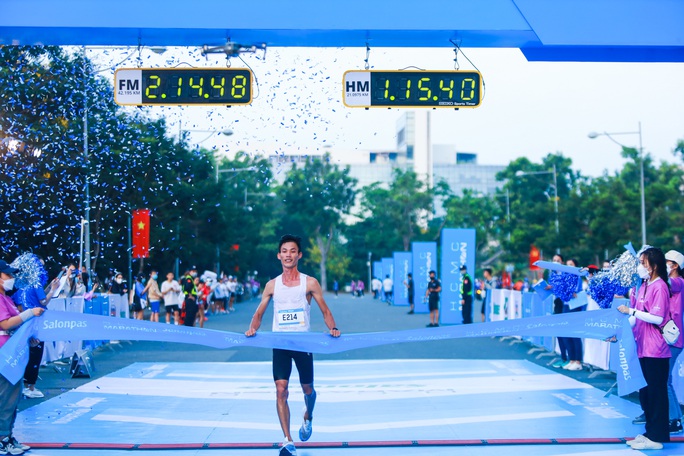 Huy chương mạ vàng cho nhà vô địch HCMC Marathon 2022 - Ảnh 9.