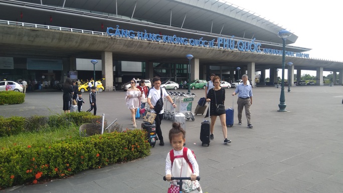 Giám đốc Sân bay Phú Quốc lên tiếng về phí dừng, đỗ ôtô tại sân bay - Ảnh 1.