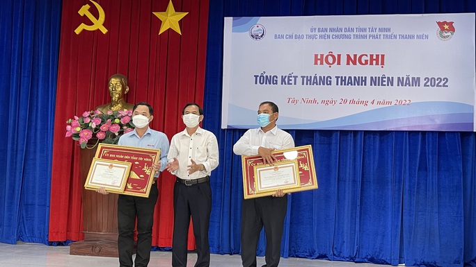 Chủ tịch UBND tỉnh Tây Ninh tặng bằng khen Báo Người Lao Động - Ảnh 5.