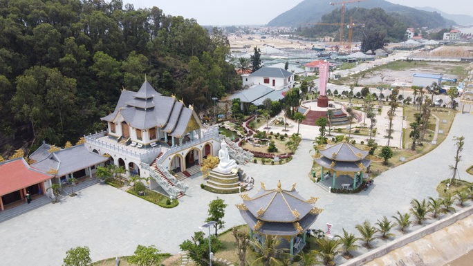 Ngôi chùa có kiến trúc độc, lạ, hút khách du lịch nơi cửa biển Thanh Hóa - Ảnh 12.
