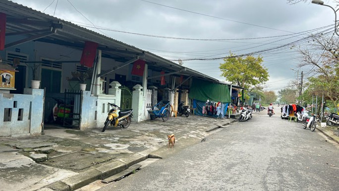 Dân vạn đò sau hơn 10 năm lên bờ - Ảnh 1. Dân vạn đò sau hơn 10 năm lên bờ - Ảnh 1.