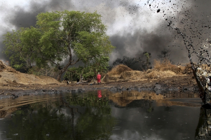 Nigeria: Nổ thảm khốc ở kho dầu trái phép, hơn 100 người chết - Ảnh 3.