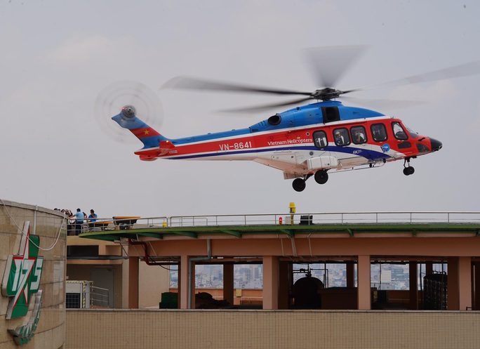 Đồng loạt mở bán tour trực thăng ngắm TP HCM từ trên cao - Ảnh 1.