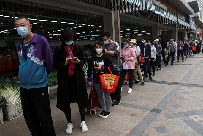 Cận cảnh mua sắm hoảng loạn “chưa từng thấy” ở Bắc Kinh - Ảnh 9.