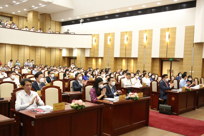 Công trình ngàn tỉ chậm tiến độ, đại biểu nêu vấn đề quả trứng hay con gà có trước - Ảnh 1.