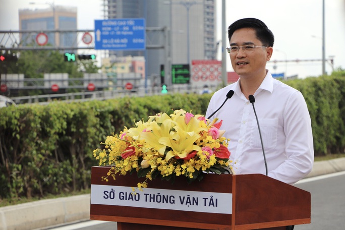 Cận cảnh đường song hành Võ Văn Kiệt vừa đưa vào sử dụng ở TP HCM - Ảnh 1.