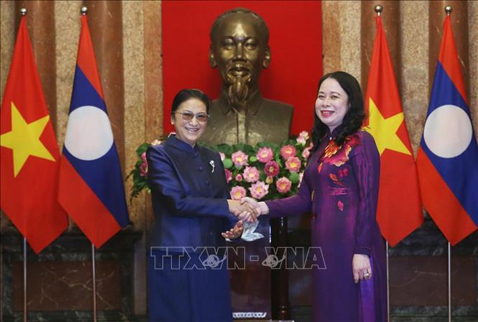 Phó Chủ tịch nước Võ Thị Ánh Xuân đón, hội đàm với Phó Chủ tịch nước Lào Pany Yathotou - Ảnh 7.