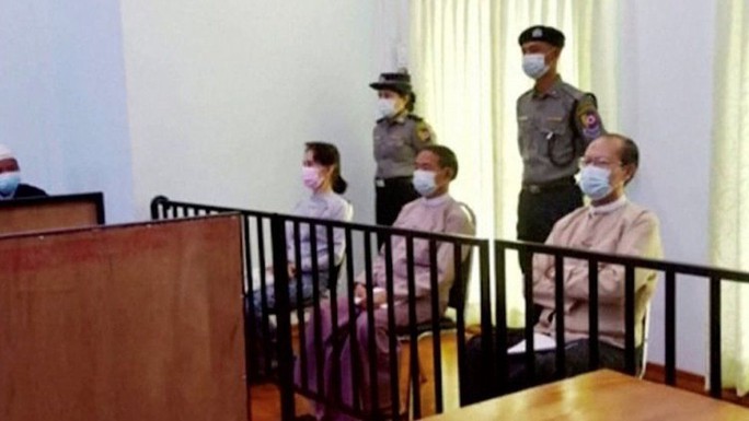 Bà Suu Kyi nhận án tù đầu tiên về tội danh tham nhũng - Ảnh 1.