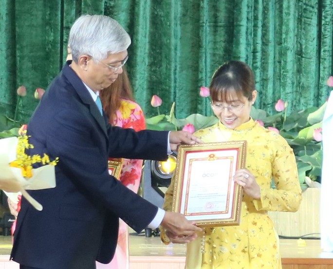 Huyện Bình Chánh đạt chuẩn nông thôn mới, đón nhận Huân chương Lao động hạng 3 - Ảnh 3.