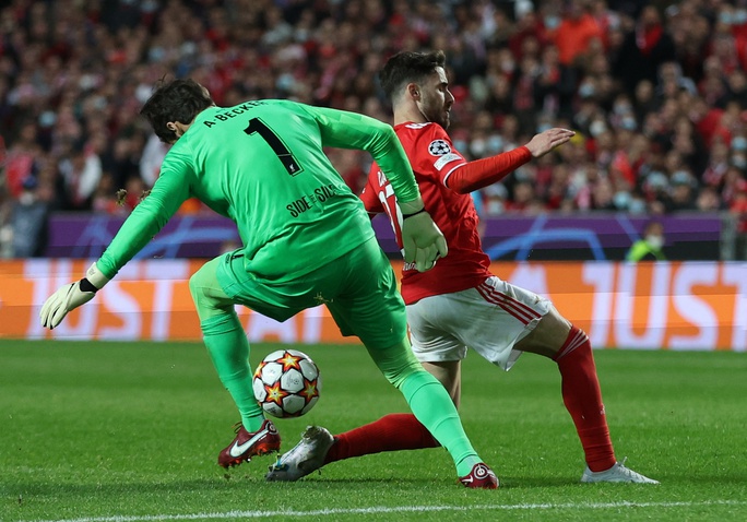 Tân binh lập công, Liverpool thắng vùi dập chủ nhà Benfica - Ảnh 1.