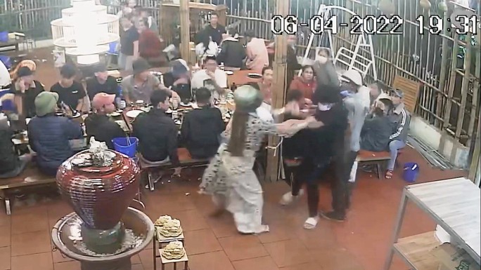 Diễn biến mới vụ việc gây phẫn nộ dư luận ở quán ăn Tám Lúa - Lâm Đồng - Ảnh 2.