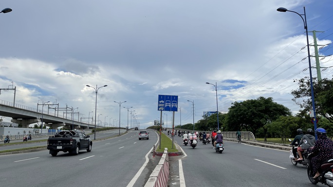 Hình ảnh giao thông cửa ngõ phía Đông TP HCM ngày 1-5 - Ảnh 6.