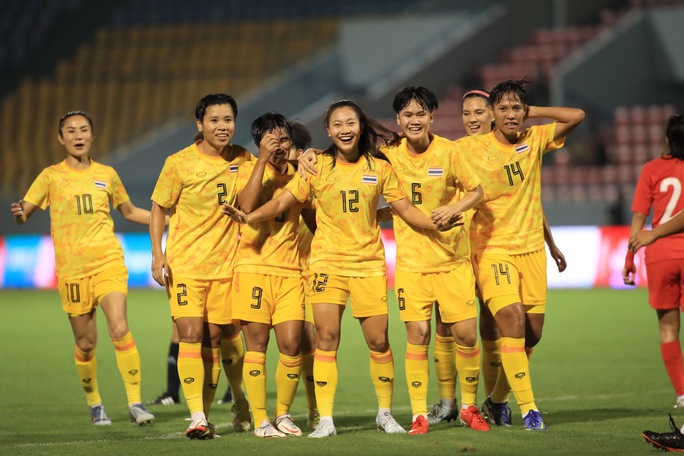 Thái Lan, Myanmar chia nhau vị trí đầu bảng B môn bóng đá nữ SEA Games 31 - Ảnh 1.
