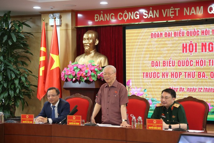 Tiếp xúc cử tri, Tổng Bí thư Nguyễn Phú Trọng nói về vấn đề đất đai, phòng chống tham nhũng - Ảnh 1.