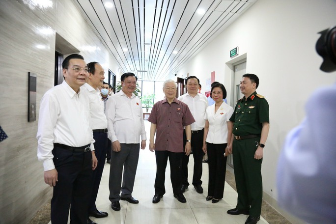 Tiếp xúc cử tri, Tổng Bí thư Nguyễn Phú Trọng nói về vấn đề đất đai, phòng chống tham nhũng - Ảnh 9.