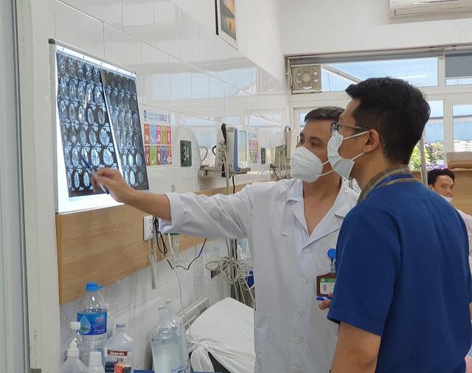 Hôn mê, tổn thương não do uống rượu ngâm rễ cây rừng - Ảnh 2.