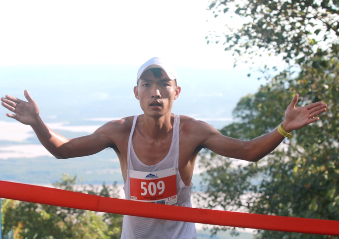 Hoàng Nguyên Thanh: Leo núi Bà Rá để thành vua marathon Đông Nam Á - Ảnh 6.