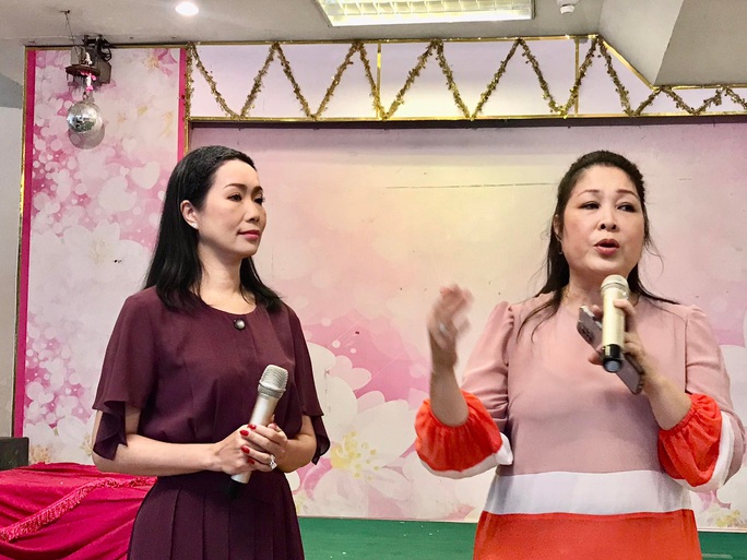 NSƯT Trịnh Kim Chi lên chức bà bầu mới của sân khấu kịch Hồng Vân - Ảnh 1.