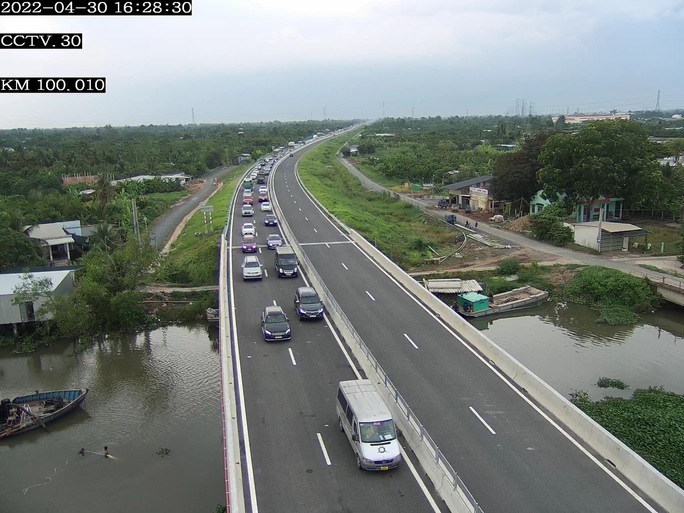 Đường cao tốc Trung Lương - Mỹ Thuận xả cửa trong 2 tháng - Ảnh 1.