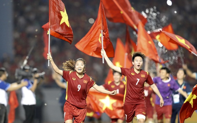 Màn ăn mừng tưng bừng cùng HCV SEA Games của các tuyển thủ nữ Việt Nam - Ảnh 1.