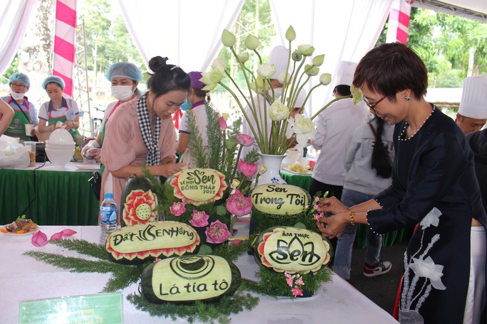 Kỷ lục Việt Nam với 200 món ăn được chế biến từ sen ở Đồng Tháp - Ảnh 6.