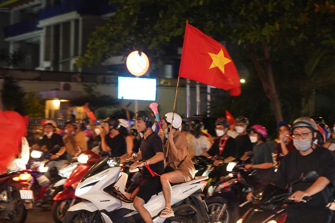Trung tâm TP HCM ngập tràn sắc đỏ sau chức vô địch của U23 Việt Nam - Ảnh 5.