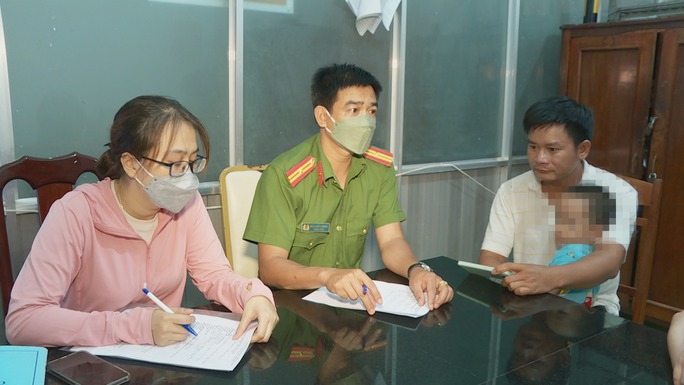 Vì sao chậm tìm kiếm cháu bé 3 tuổi bị mẹ khai tử khi còn sống? - Ảnh 1.