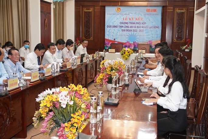 Báo Người Lao Động ký kết phối hợp với UBND tỉnh Long An giai đoạn 2022-2025 - Ảnh 2.