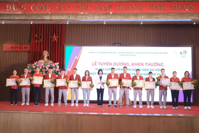 nhận thưởng