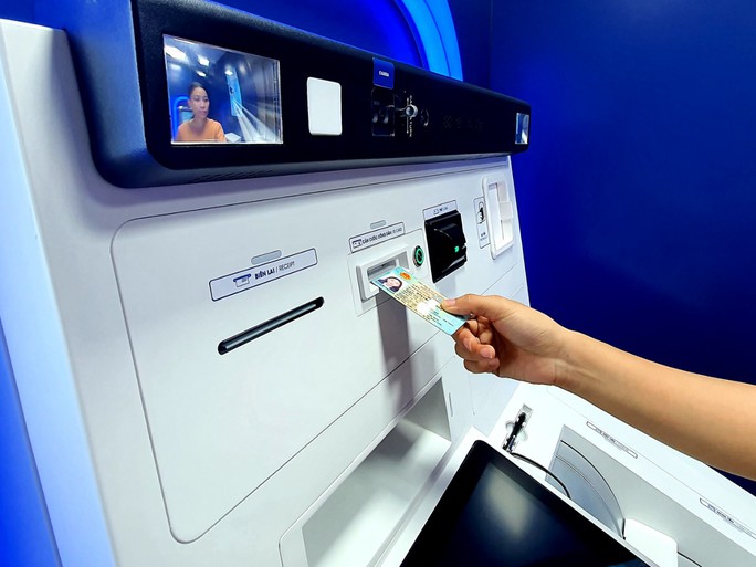 Rút tiền tại ATM bằng CCCD: Tiện và giảm rủi ro - Ảnh 1.