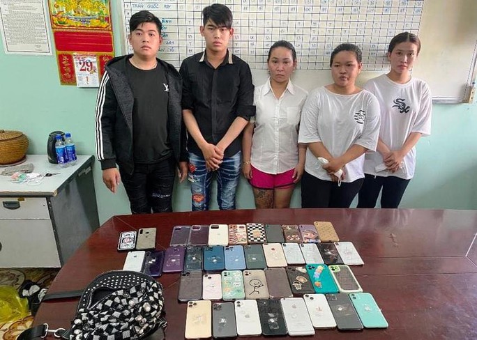 Bắt giữ 5 đối tượng từ TP HCM  ra Đà Nẵng trộm 21 smartphone tại giải chạy cộng đồng - Ảnh 1.