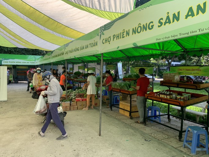 Chợ phiên nông sản an toàn trở lại - Ảnh 2.