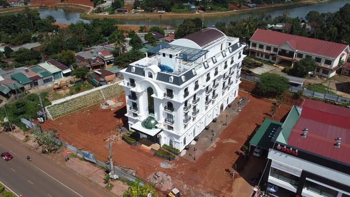Cận cảnh tòa nhà trắng ở Đắk Nông vi phạm xây dựng nhiều năm chưa được xử lý - Ảnh 6.