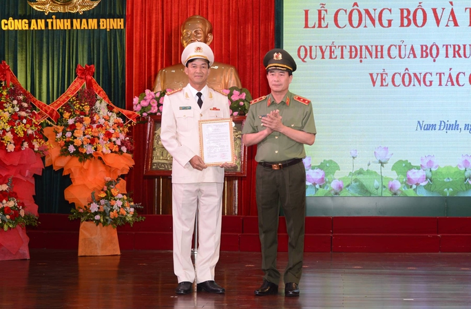 Giám đốc Công an tỉnh Lâm Đồng làm Giám đốc Công an tỉnh Nam Định - Ảnh 1.